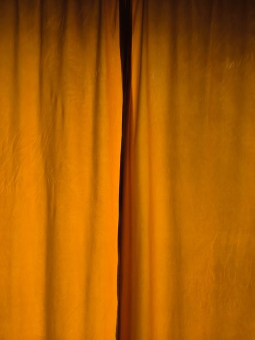 Продам  велюровые шторы