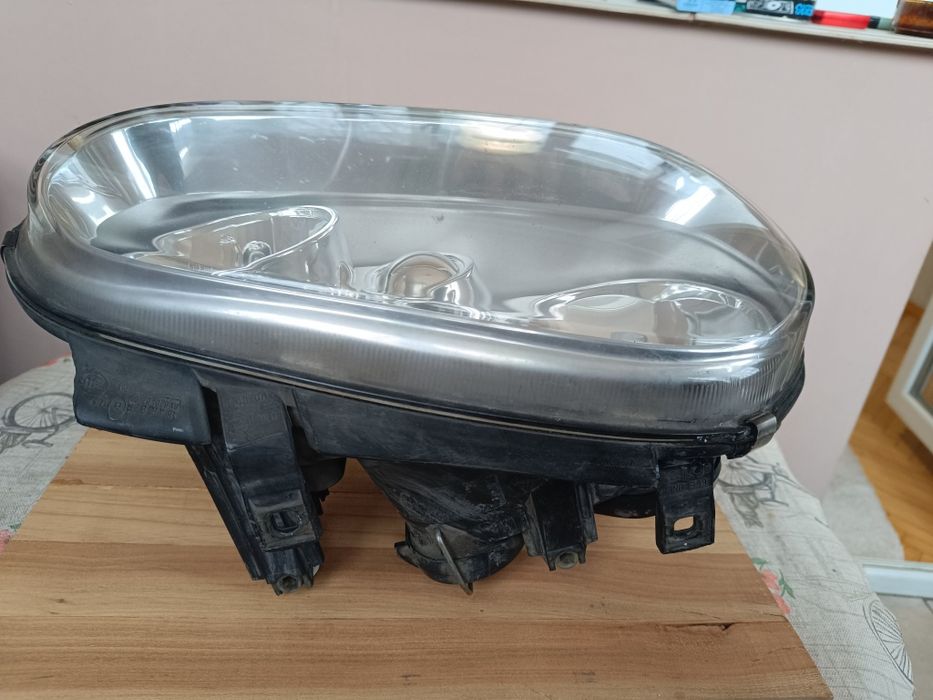 Преден десен фар Голф 4