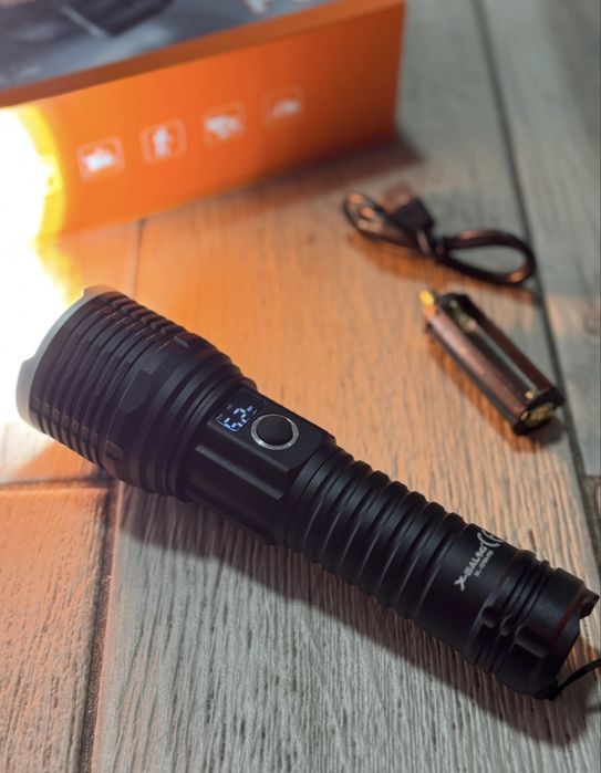 Lanterna cu Led puternic/ Acumulator+ baterii/ Zoom/ Afisaj digital