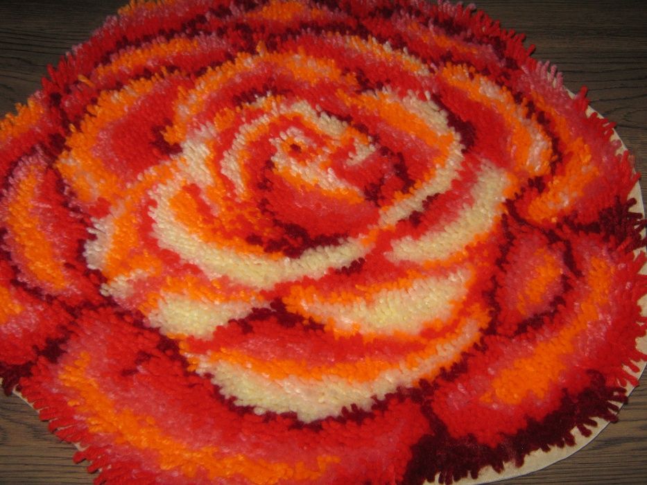 Фъкано килимче "Роза" - ръчно изработено