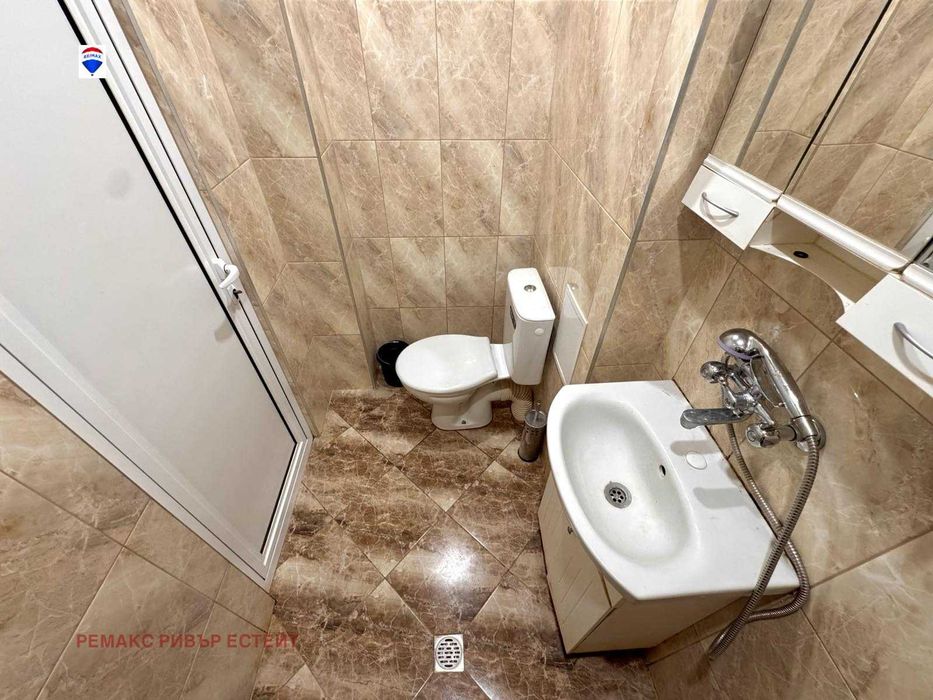 Продава се Двустаен апартамент в Русе, Централен южен район - 67 кв.м за 1521 €/кв.м - Снимка #12