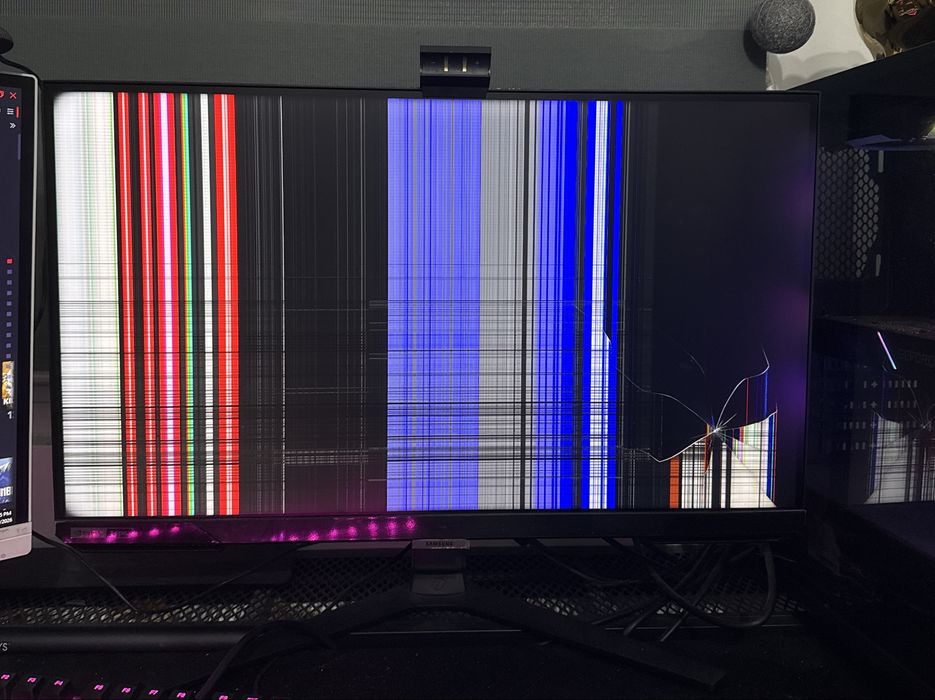 Vand monitor Samsung G4 Odyssey 27” 240hz