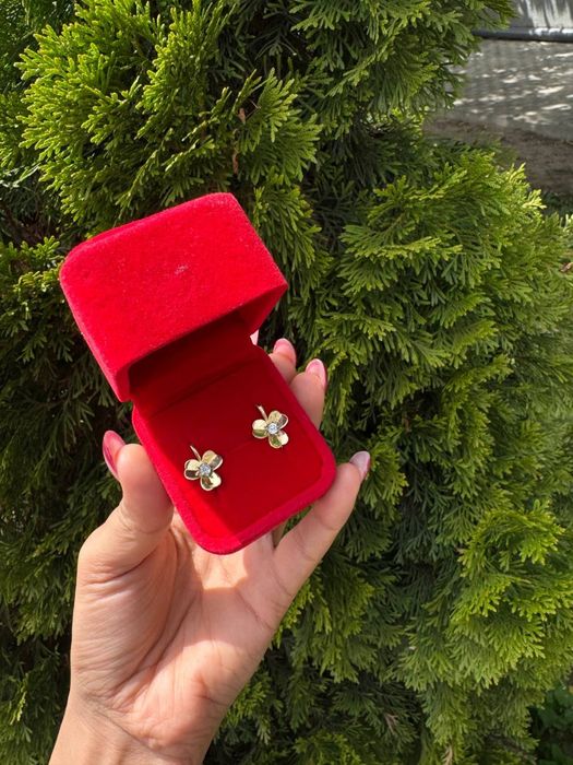 серьги.