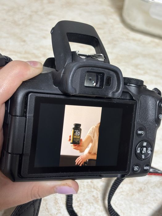 Canon EOS R50 + obiectiv RF50 mm f1.8 stm