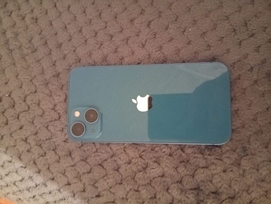 Продам iPhone 13