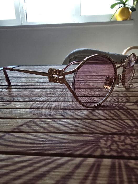 Слънчеви очила на Miu Miu MU52YS