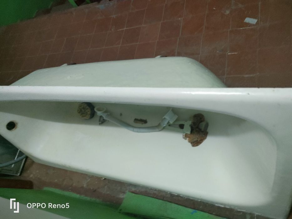 Продам чугунную ванную