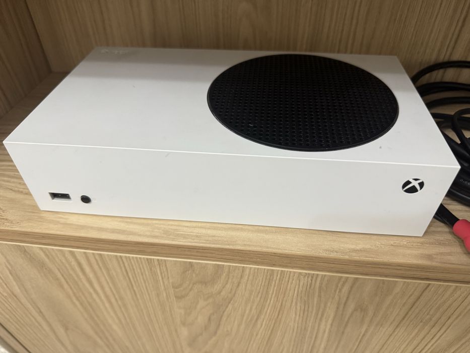 Xbox series S, 512gb + 2 геймпада