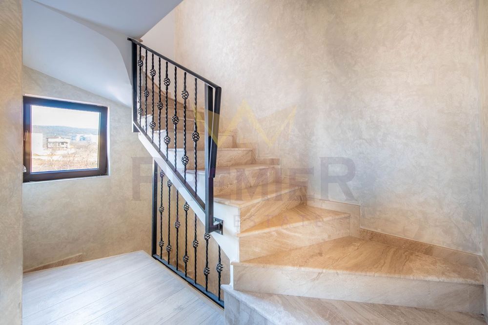 Продава се Къща в Варна, м-т Ментешето - 270 кв.м за 1000 €/кв.м - Снимка #3