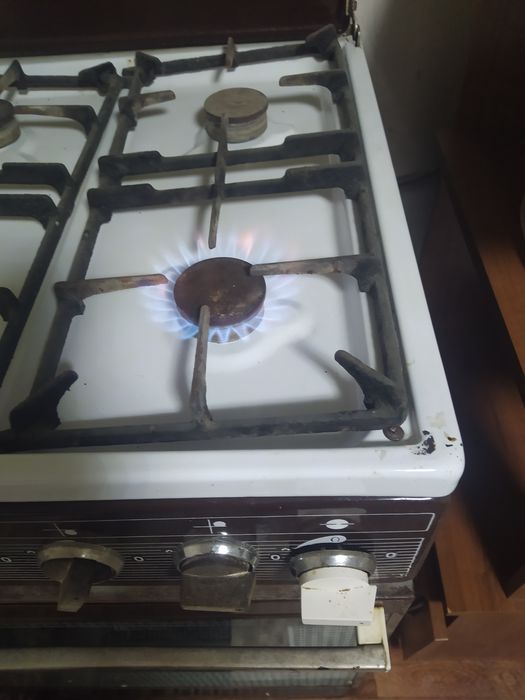 Продам газ плиту