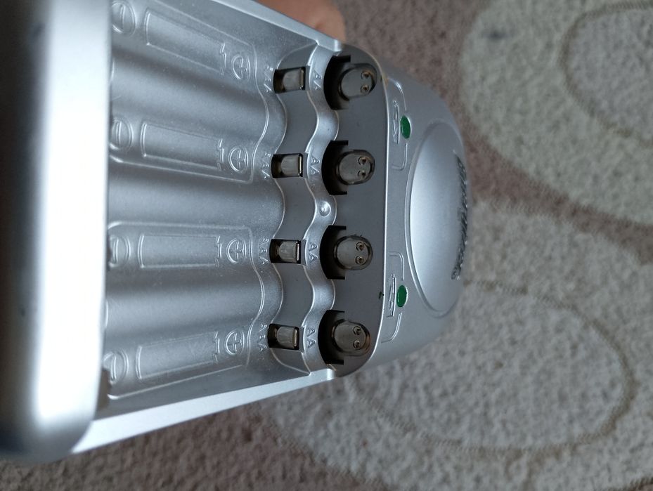 Încărcător Acumulatori Energizer în stare bună