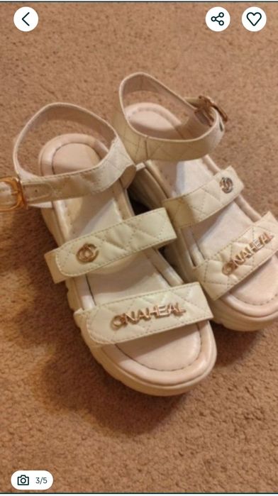 Босоножки бежевого цвета