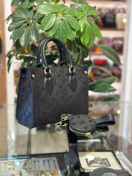 Geanta Louis Vuitton Noua !!! Dimensiuni 25/20 !!!