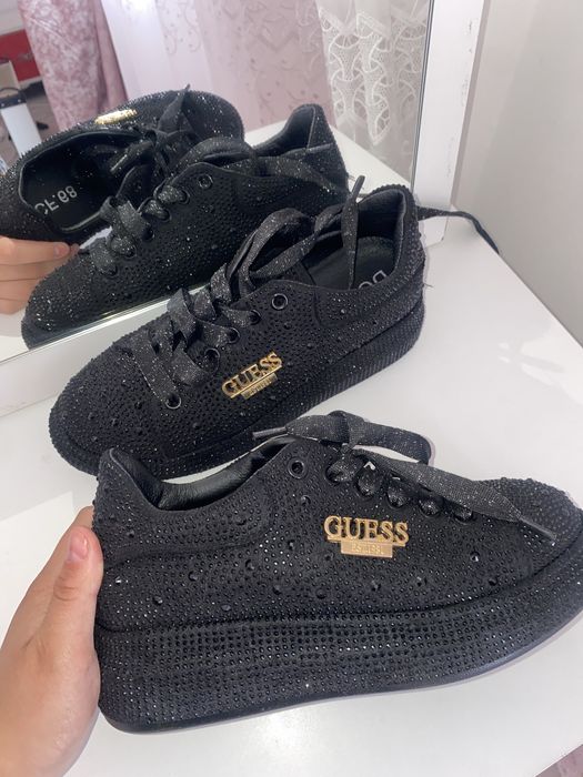 Adidași Guess numărul 37/38