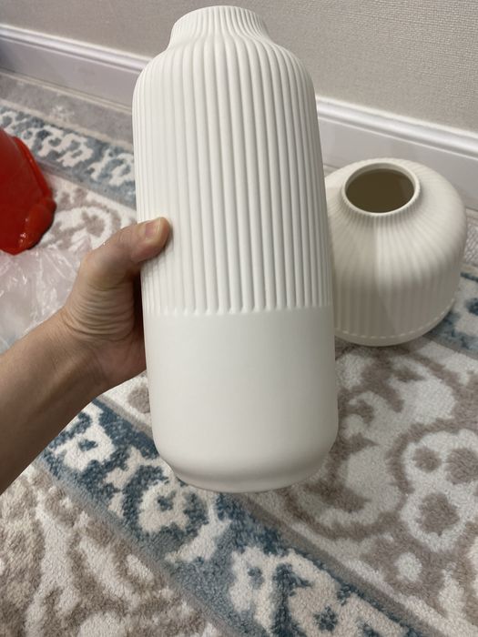 Набор белых керамических ваз