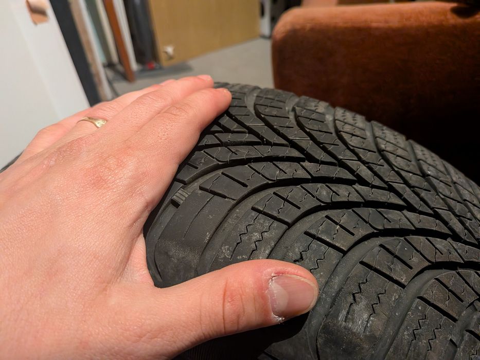 Две всесезонни гуми 175/65 14