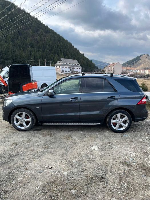 Vând Mercedes Benz ML 250 bluetec 4 Matic