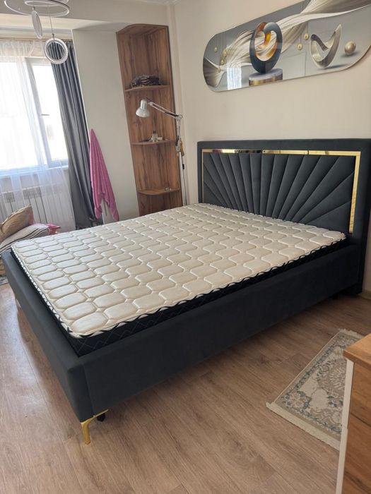 Спалныи кровать с матрасом