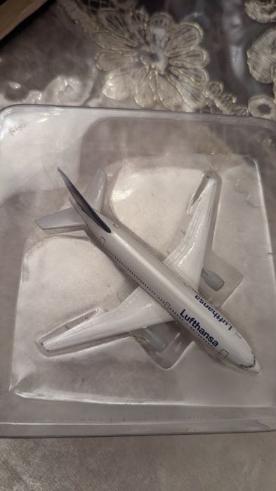 Продам модель самолётов 2 шт