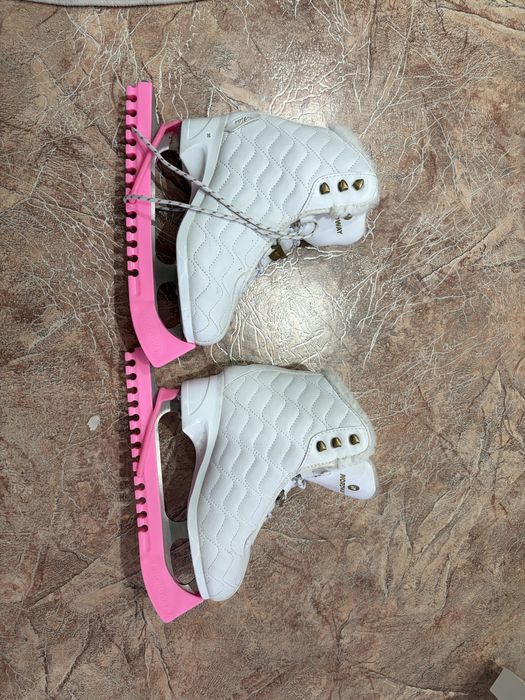 Фигурные коньки почти новые