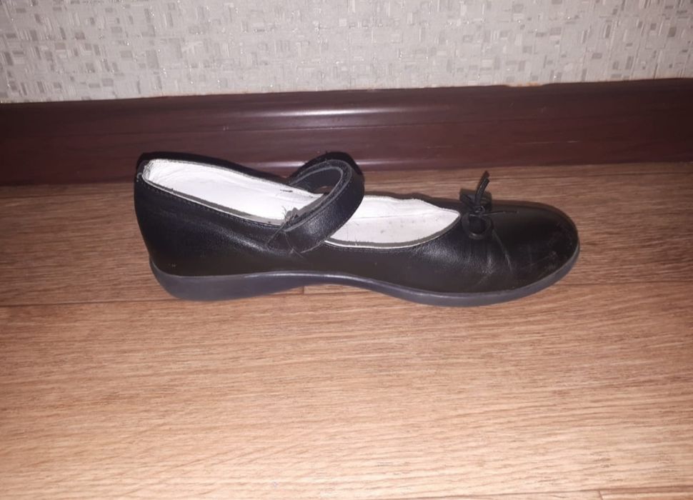 Туфли школьные на девочку.