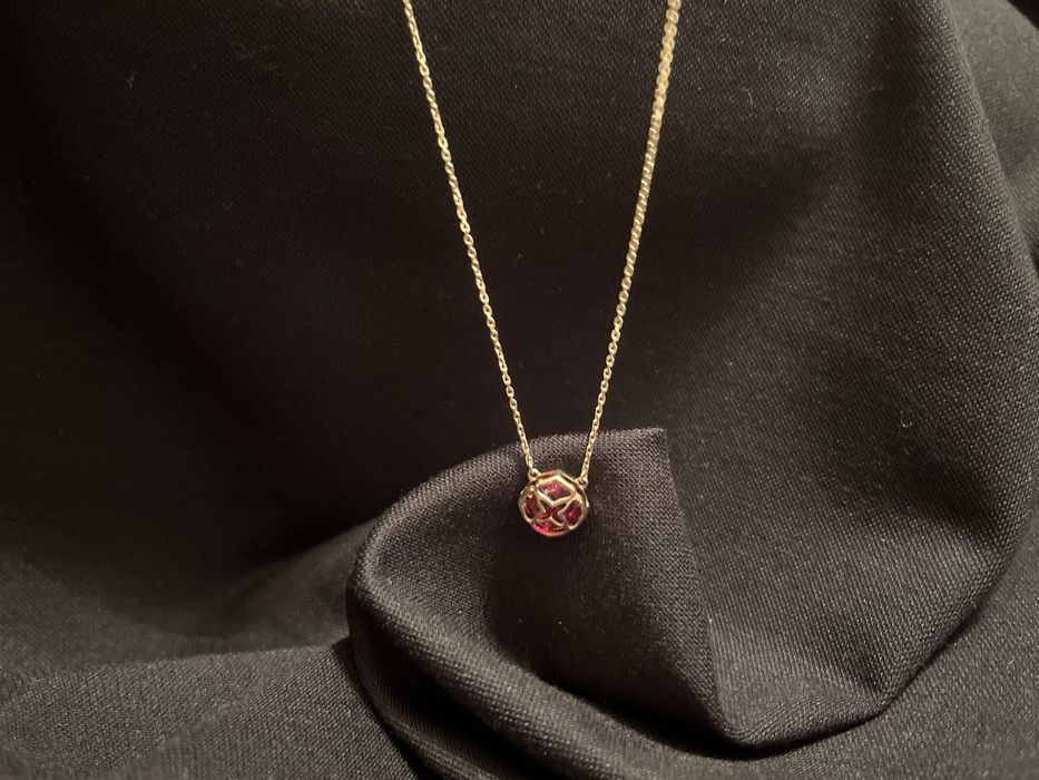 Колье золотое с камнем