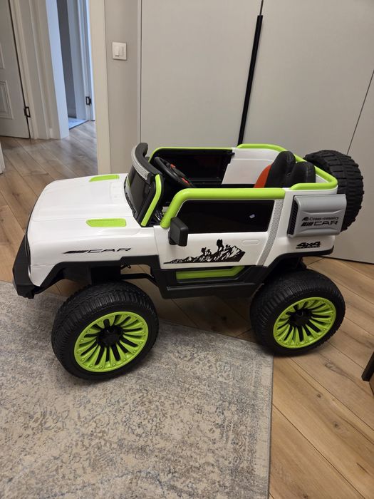 Продам электромобиль детский