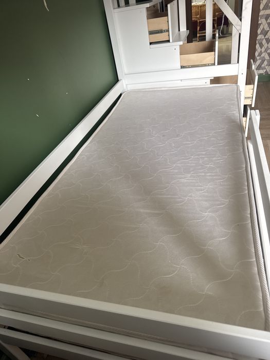 Продается двухэтажная детская кровать