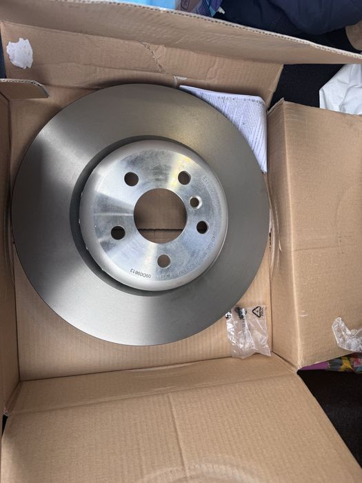 Discuri frână spate noi BREMBO – compatibile mai multe modele