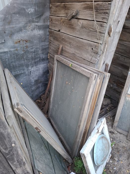 Старые рамы отдам бесплатно.