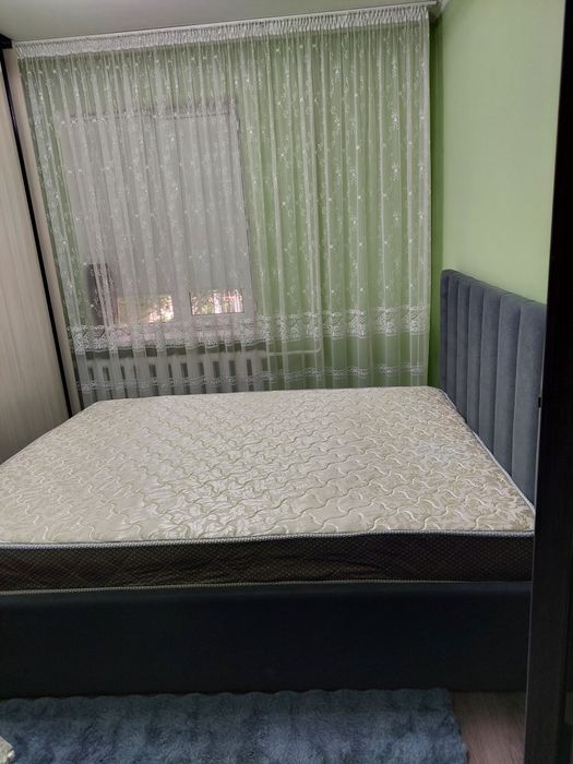 Кровать двуспальная с матрасом