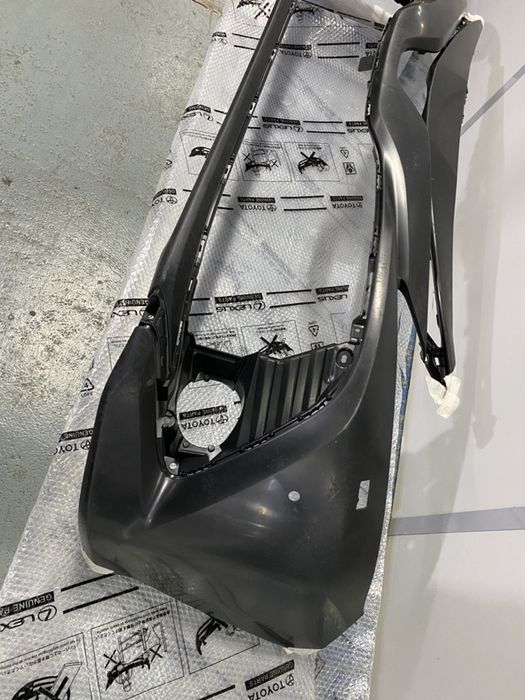 Бампер передний камри/camry 70 оргинал