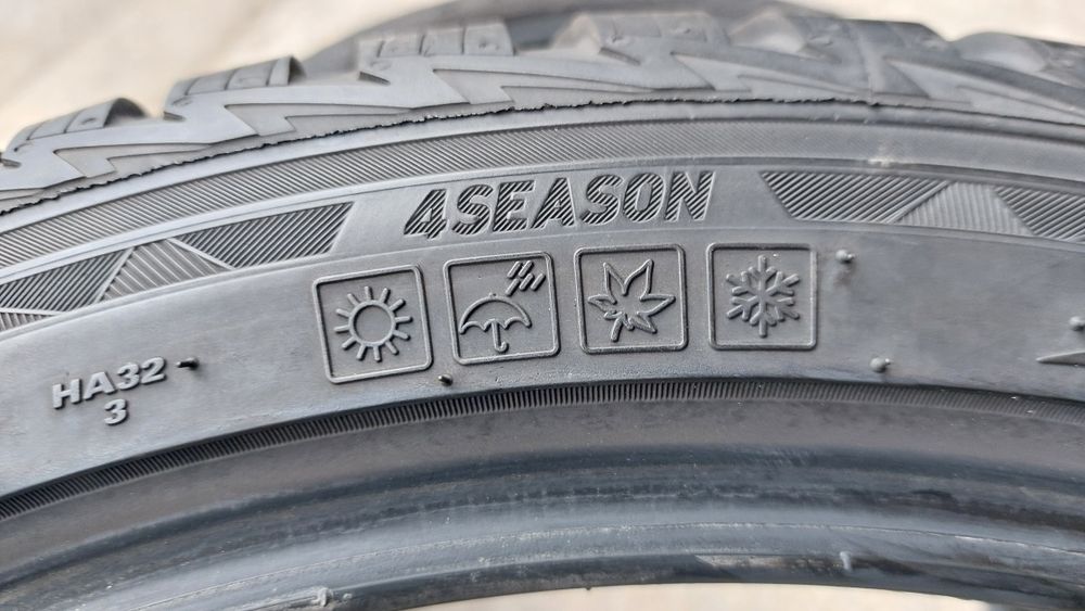 Всесезонни гуми 225/40/18 Kumho Solus 4S 2 броя