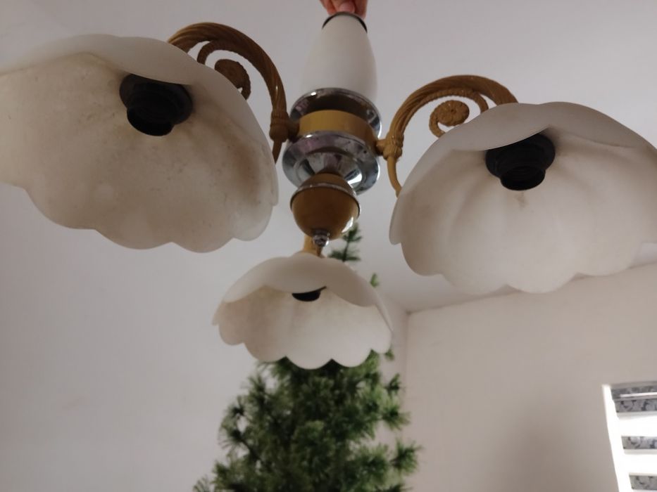 Люстра потолочная на 3 плафона, классический стиль.