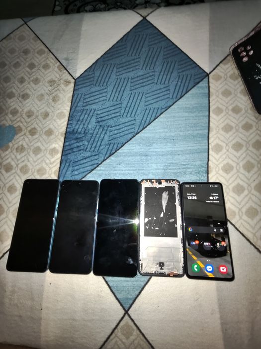 Vând telefoane pentru piese