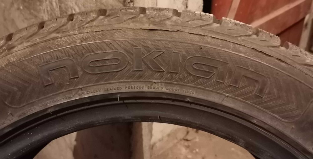 Продавам 2 броя зимни гуми 205.55.16 на 1 сезон дот 2021 Nokian