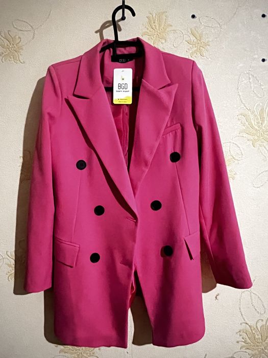 Продаю Костюм женский