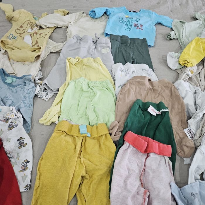 Бебешки дрехи, удобни, меки.