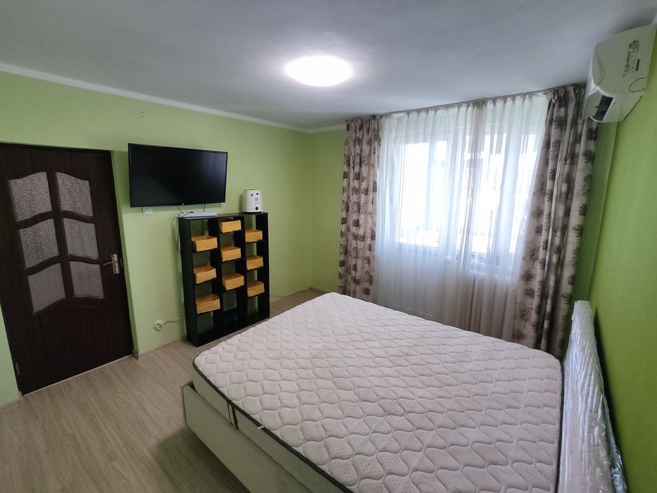 Direct Proprietar. Vand apartament 2 camere semi/mobilat in bloc renovat. Etaj intermediar