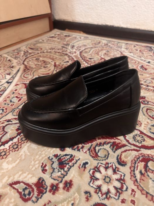 Женьская обувь 34 размер