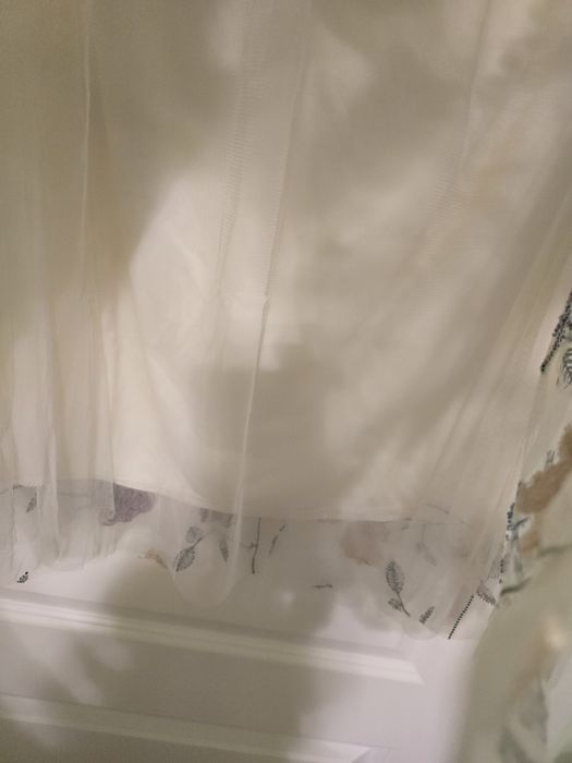 Fusta eleganta cu broderie florala L (40/42)