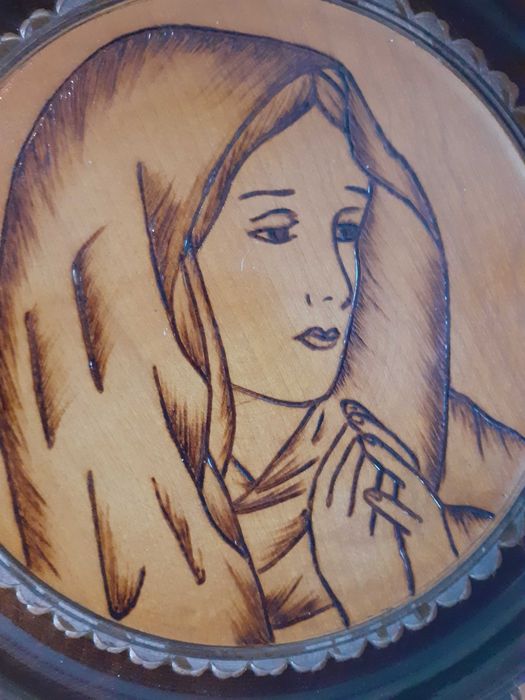 farfurie decorativa lemn Fecioara Maria diametru 28 cm