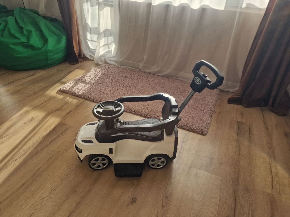 Кола за возене Ride-On LAND ROVER DEFENDER бяла OC6820-CP W