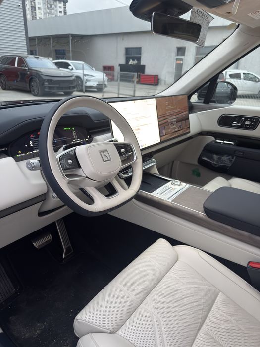 Zeekr 9x (Sotuvga tayyor holatda) Qora va Oq ranglari bor