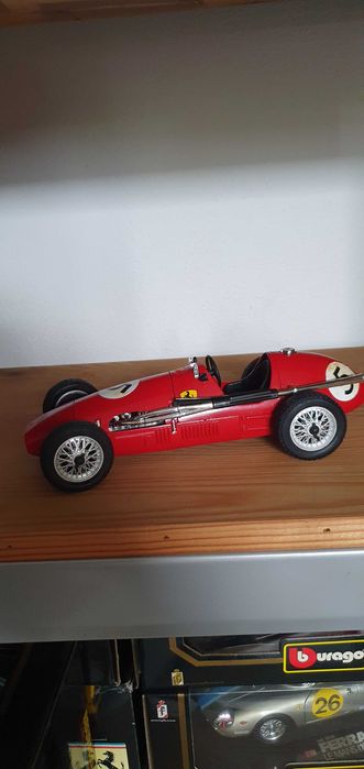 Machete Ferrari scară 1:18,diferite modele si producători