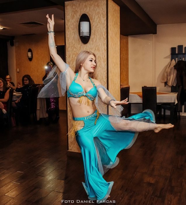 Dansatoare surpriza Bellydance dans oriental evenimente nunta majorat