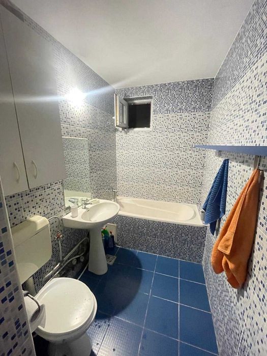 Proprietar, ofer spre închiriere ap. ultracentral, lângă Facultatea de Medicină, cu 2 camere decomandate