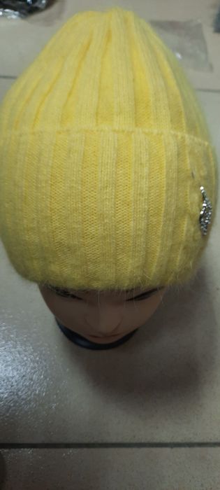 Женская шапка из ангорки