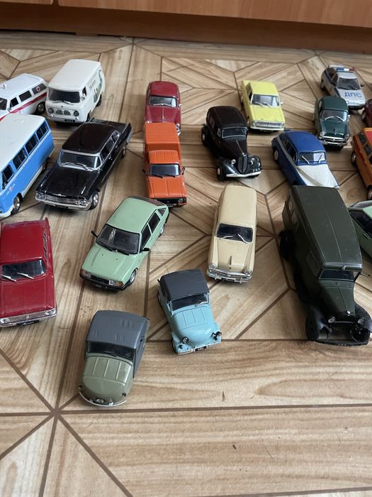 Машинки коллекционные разных размеров