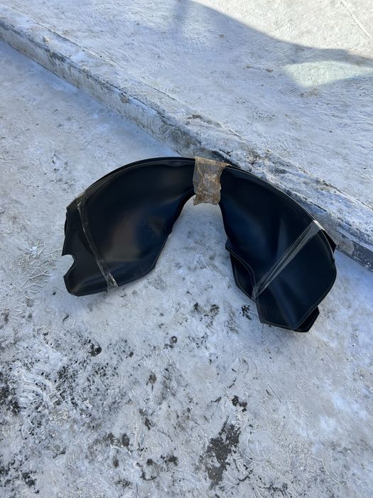 Продам новые подкрыльники рено логан